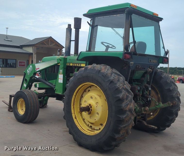 image for item EQ2078 1982 John Deere  4440 tractor