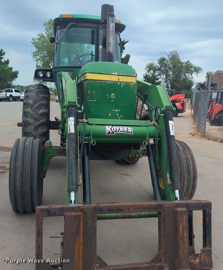 image for item EQ2078 1982 John Deere  4440 tractor