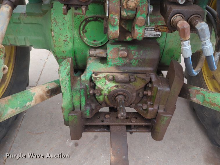 image for item EQ2078 1982 John Deere  4440 tractor