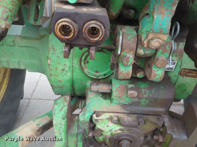 image for item EQ2078 1982 John Deere  4440 tractor