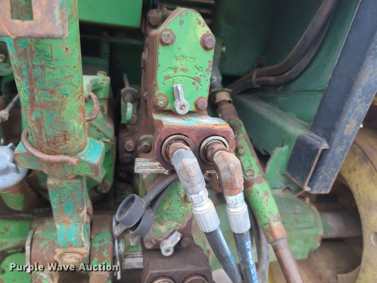 image for item EQ2078 1982 John Deere  4440 tractor