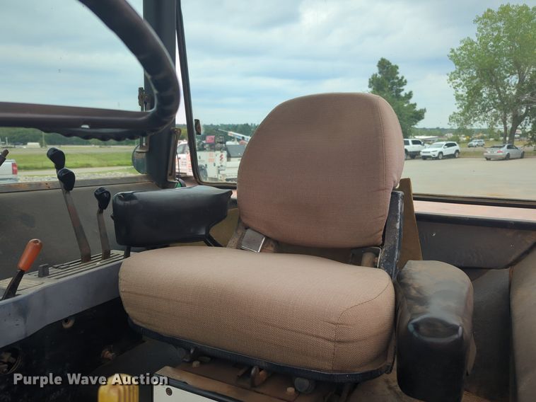 image for item EQ2078 1982 John Deere  4440 tractor