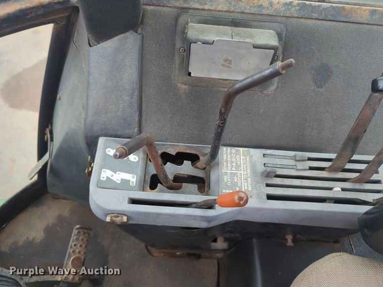 image for item EQ2078 1982 John Deere  4440 tractor