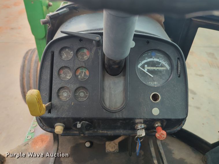 image for item EQ2078 1982 John Deere  4440 tractor