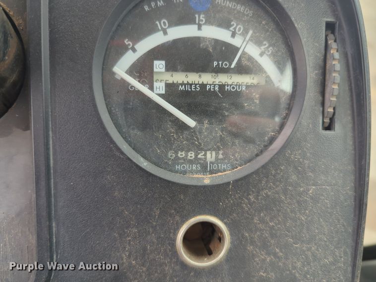 image for item EQ2078 1982 John Deere  4440 tractor