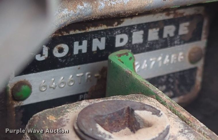 image for item EQ2078 1982 John Deere  4440 tractor