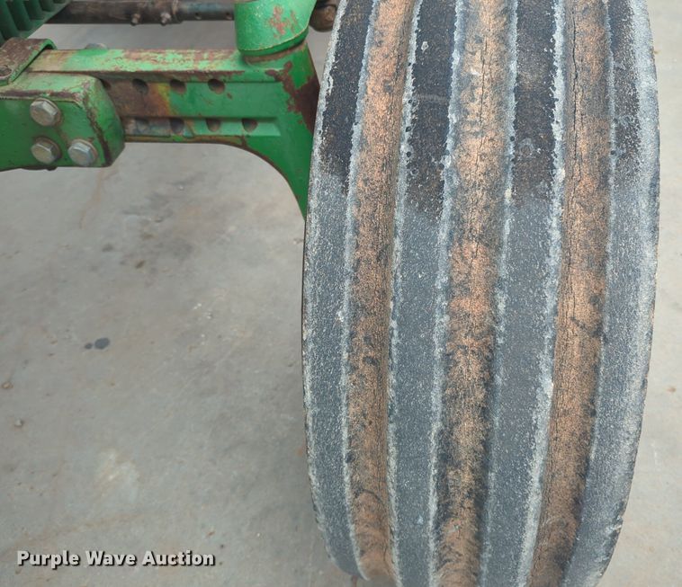 image for item EQ2078 1982 John Deere  4440 tractor