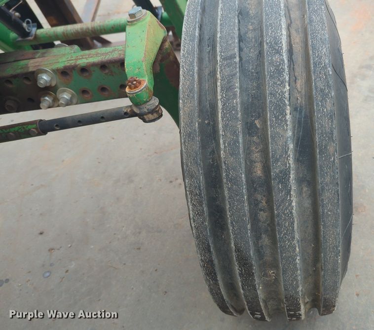 image for item EQ2078 1982 John Deere  4440 tractor