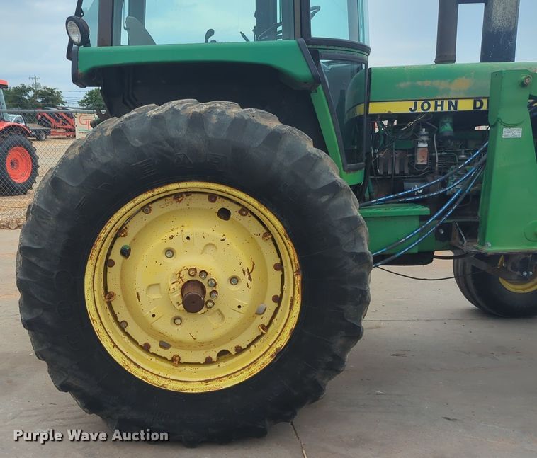 image for item EQ2078 1982 John Deere  4440 tractor