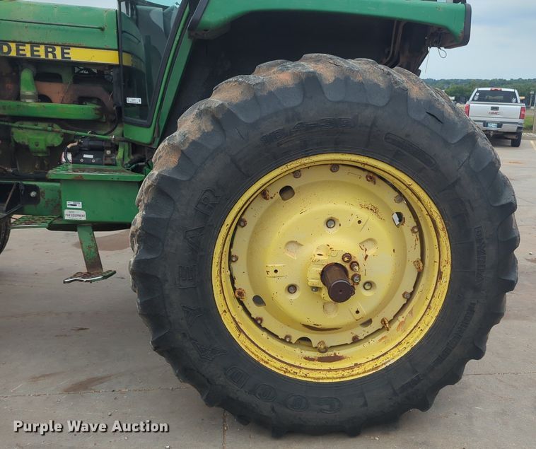 image for item EQ2078 1982 John Deere  4440 tractor