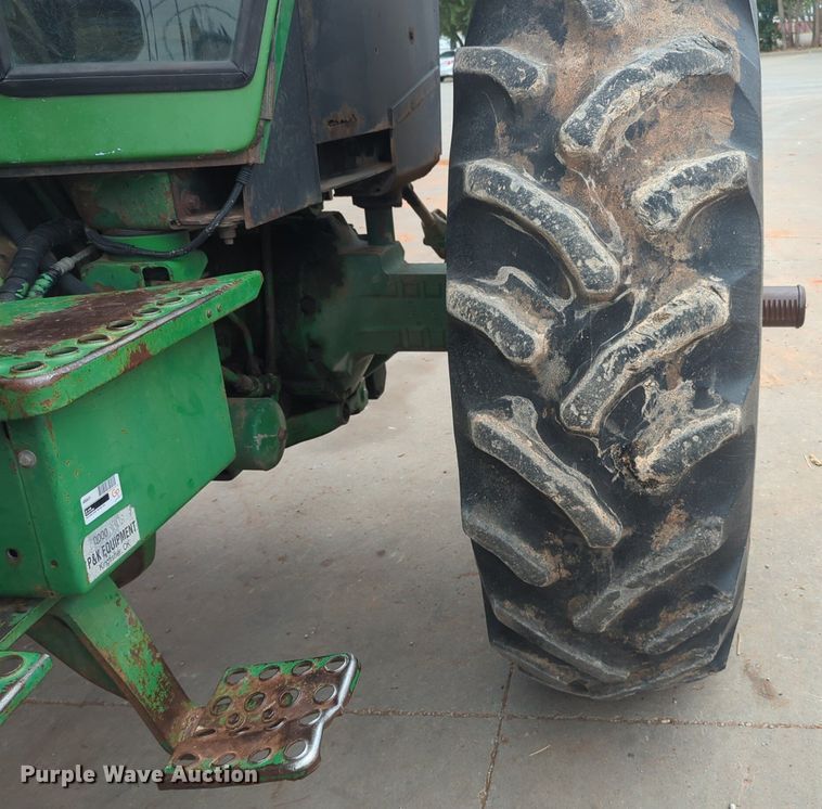 image for item EQ2078 1982 John Deere  4440 tractor