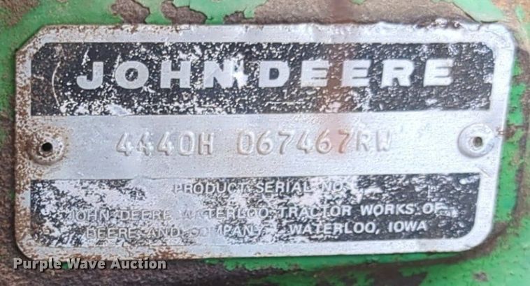 image for item EQ2078 1982 John Deere  4440 tractor