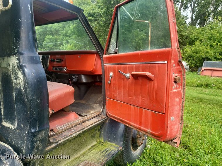 image for item ME9311 1968 Chevrolet C60 fertilizer delivery truck