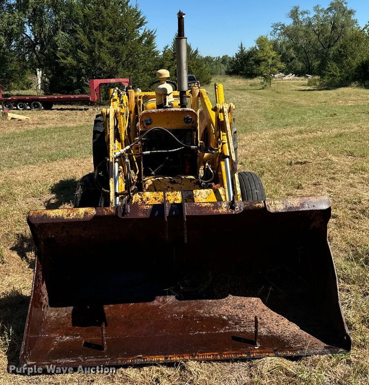image for item MV9078 1968 Case 580CK tractor