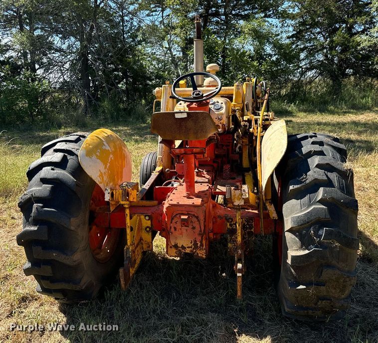 image for item MV9078 1968 Case 580CK tractor
