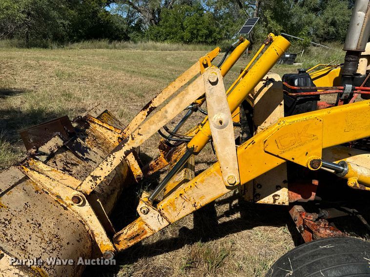image for item MV9078 1968 Case 580CK tractor