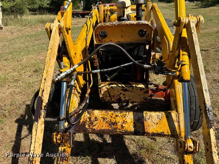 image for item MV9078 1968 Case 580CK tractor