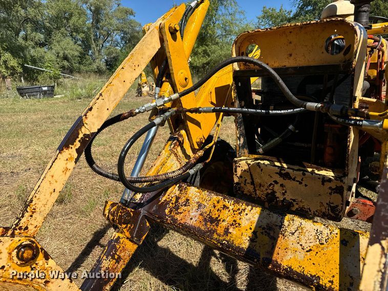 image for item MV9078 1968 Case 580CK tractor