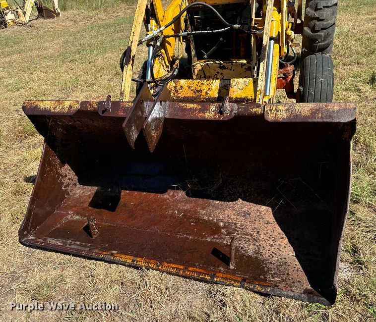 image for item MV9078 1968 Case 580CK tractor