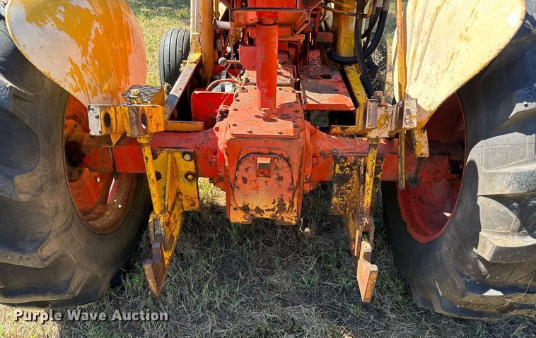 image for item MV9078 1968 Case 580CK tractor