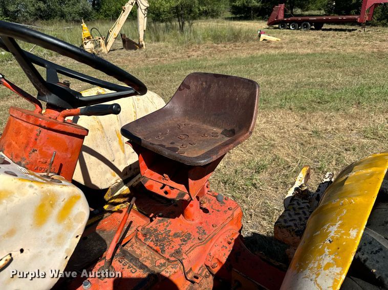 image for item MV9078 1968 Case 580CK tractor
