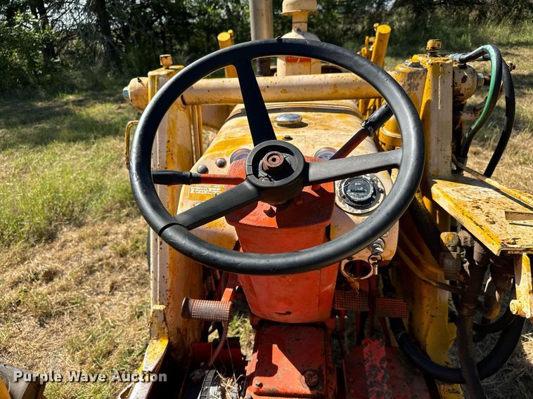 image for item MV9078 1968 Case 580CK tractor