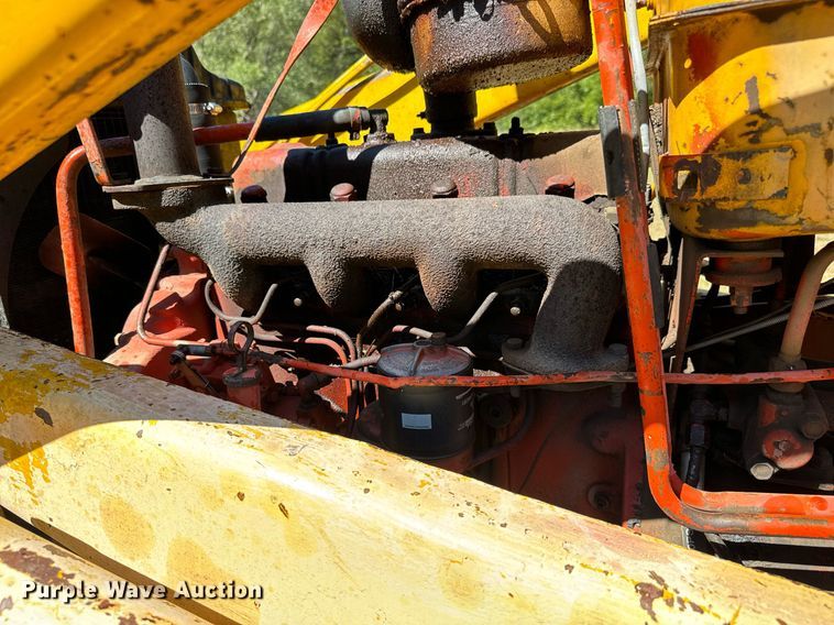 image for item MV9078 1968 Case 580CK tractor
