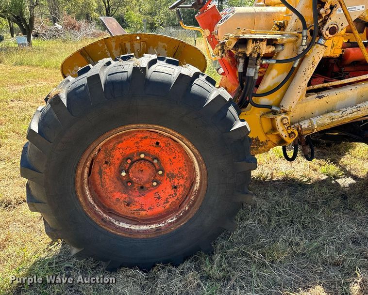 image for item MV9078 1968 Case 580CK tractor