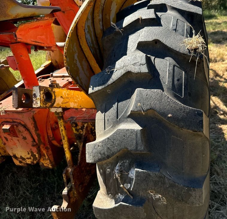 image for item MV9078 1968 Case 580CK tractor