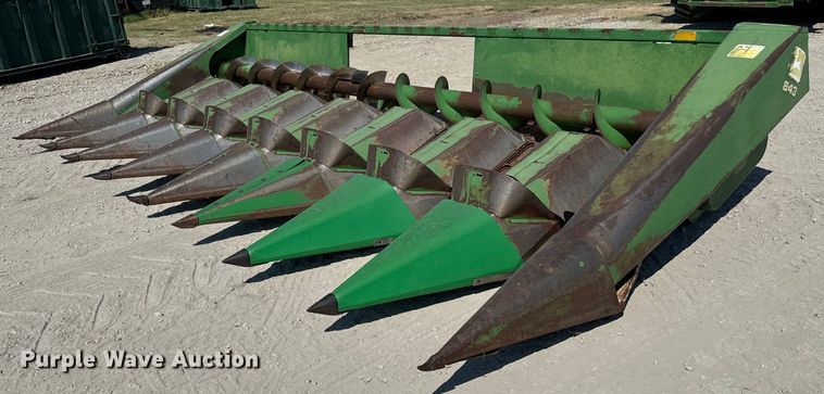 image for item MV9104 John Deere 843 corn head