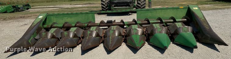 image for item MV9104 John Deere 843 corn head