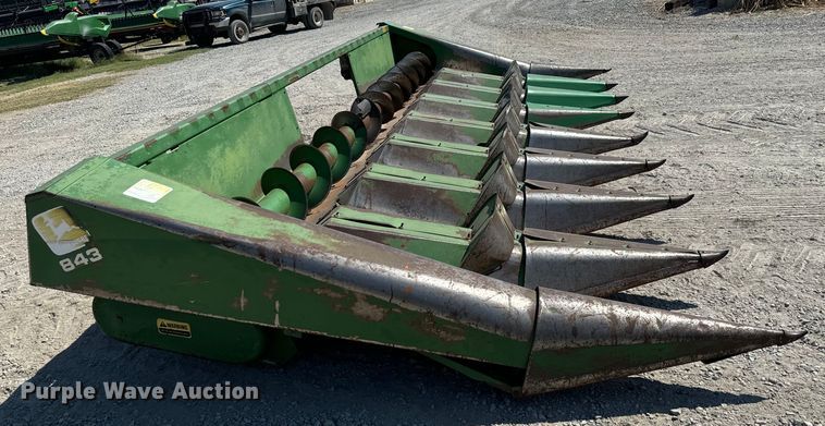 image for item MV9104 John Deere 843 corn head