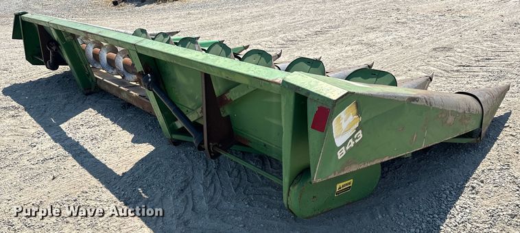image for item MV9104 John Deere 843 corn head