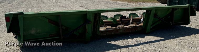 image for item MV9104 John Deere 843 corn head