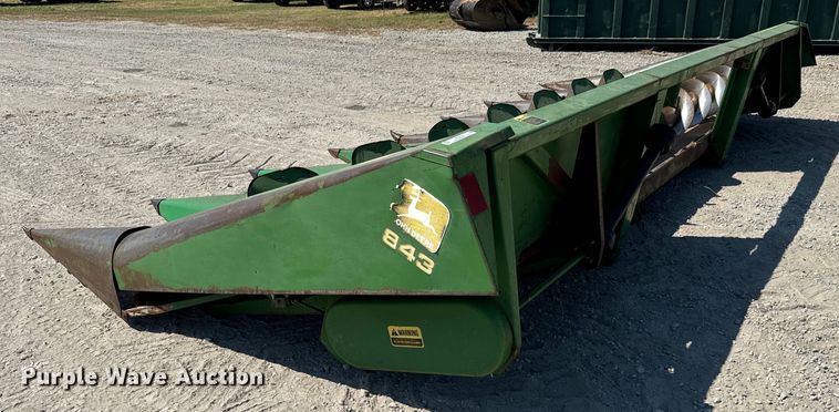 image for item MV9104 John Deere 843 corn head