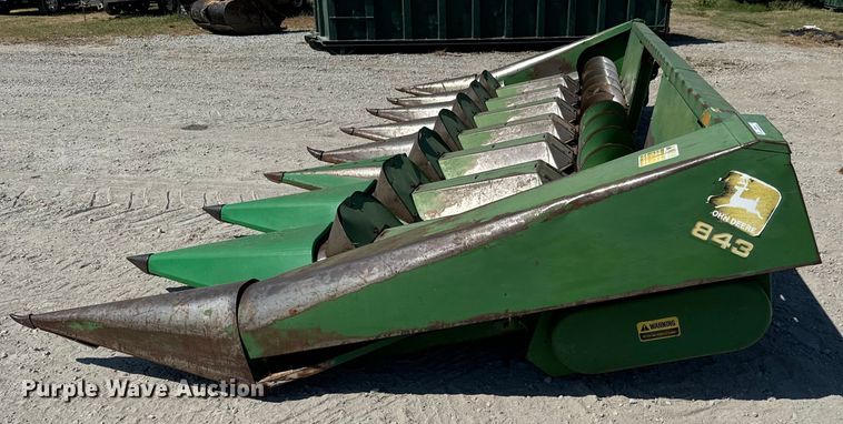 image for item MV9104 John Deere 843 corn head