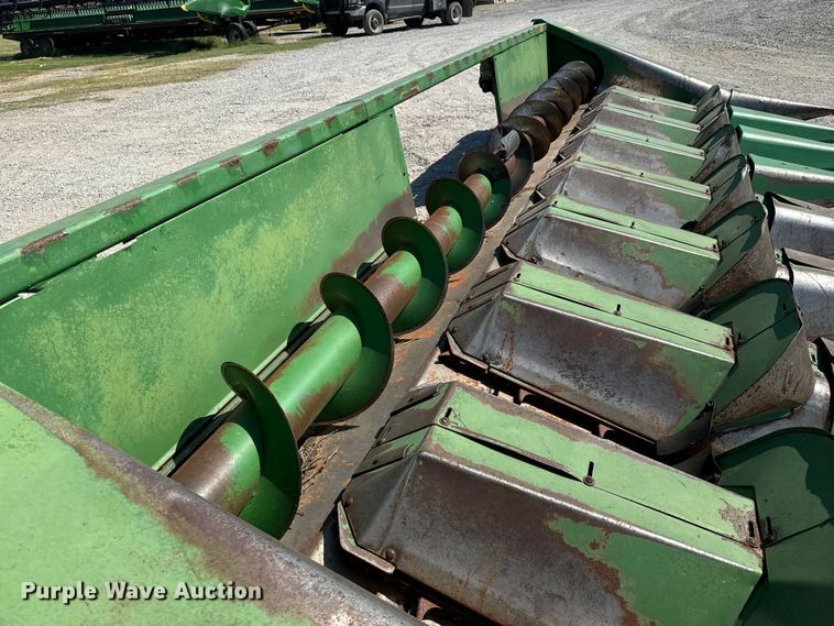 image for item MV9104 John Deere 843 corn head