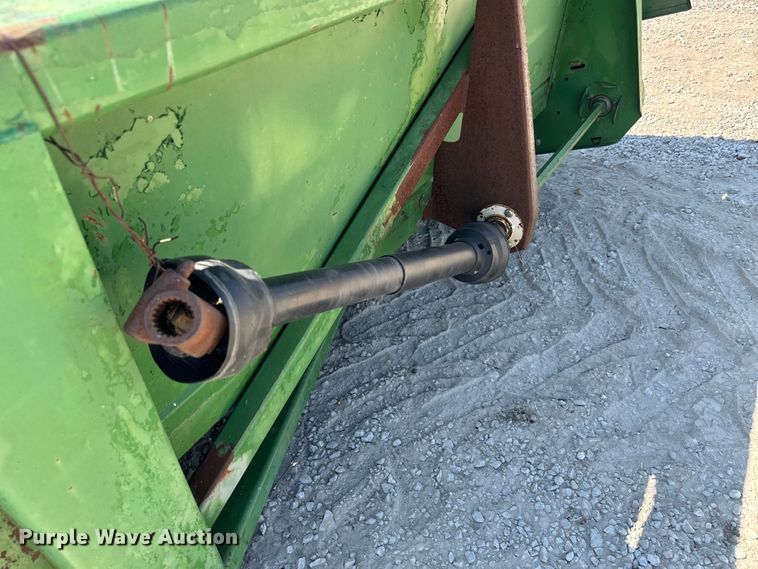 image for item MV9104 John Deere 843 corn head