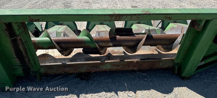 image for item MV9104 John Deere 843 corn head