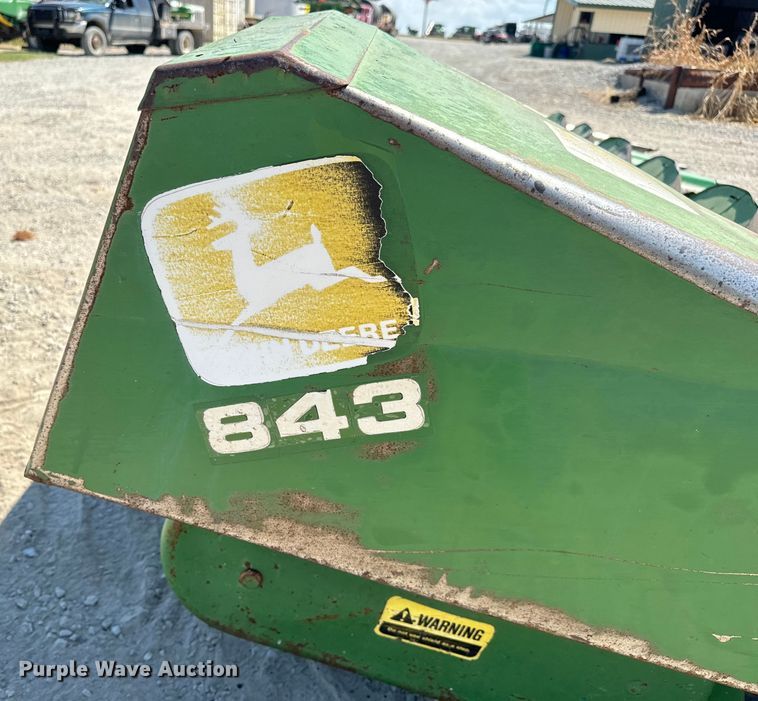 image for item MV9104 John Deere 843 corn head
