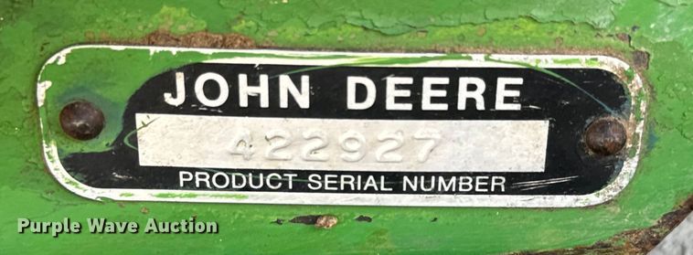 image for item MV9104 John Deere 843 corn head