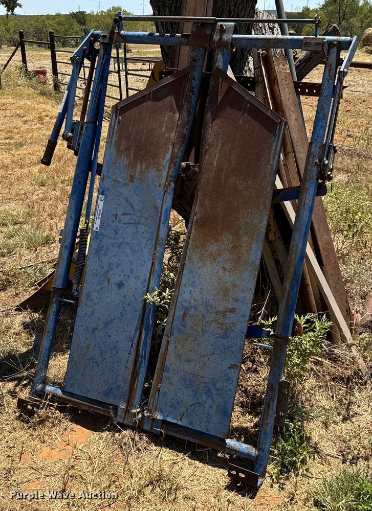 image for item NQ9744 Livestock head gate