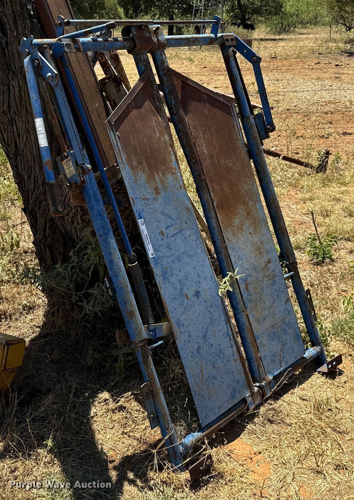 image for item NQ9744 Livestock head gate