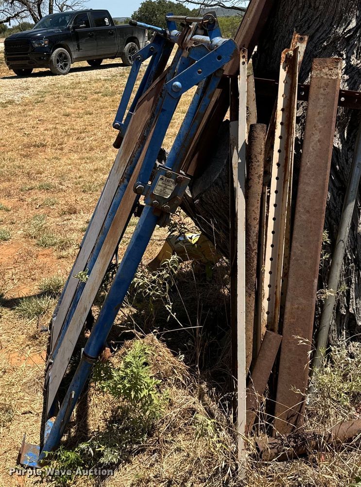image for item NQ9744 Livestock head gate