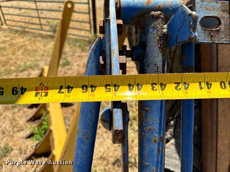 image for item NQ9744 Livestock head gate