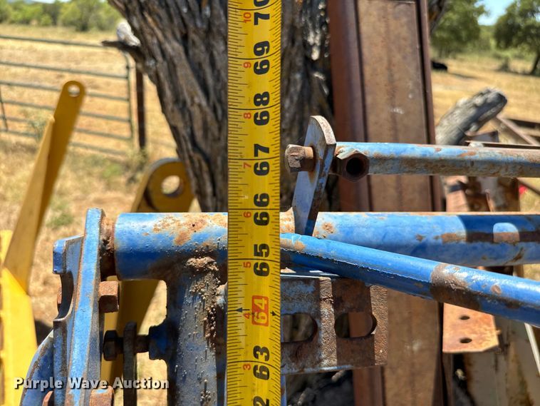 image for item NQ9744 Livestock head gate