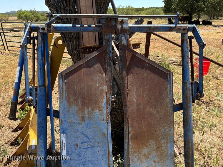 image for item NQ9744 Livestock head gate