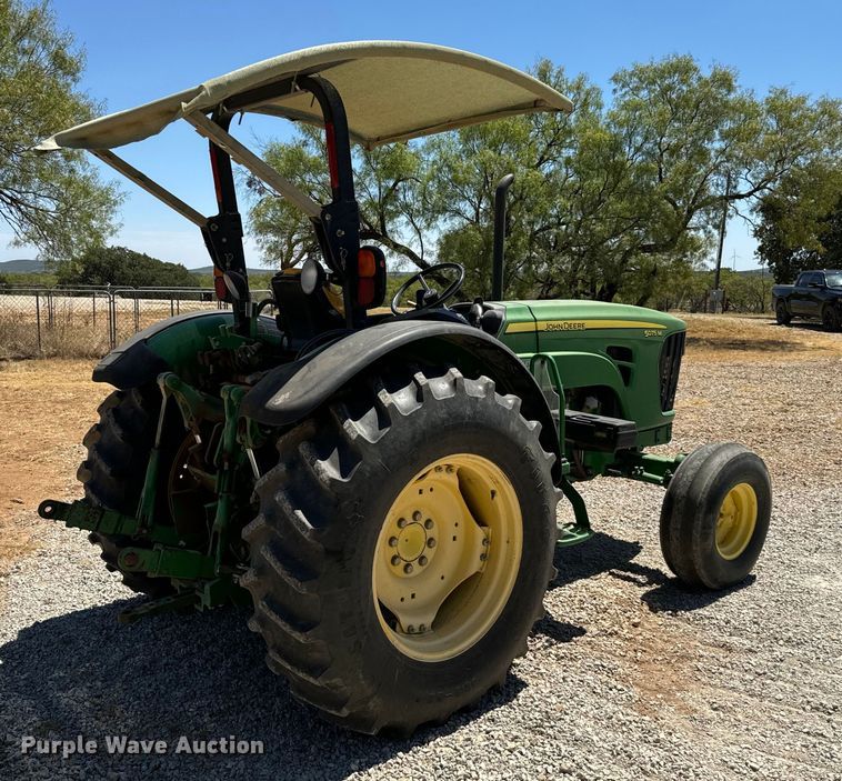 image for item NQ9748 2009 John Deere 5075M tractor
