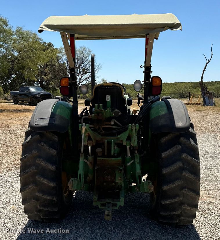 image for item NQ9748 2009 John Deere 5075M tractor