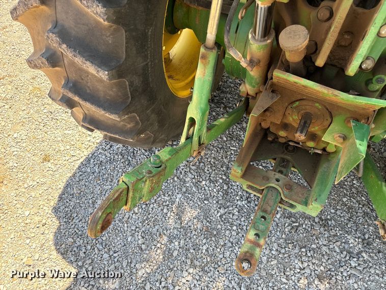 image for item NQ9748 2009 John Deere 5075M tractor